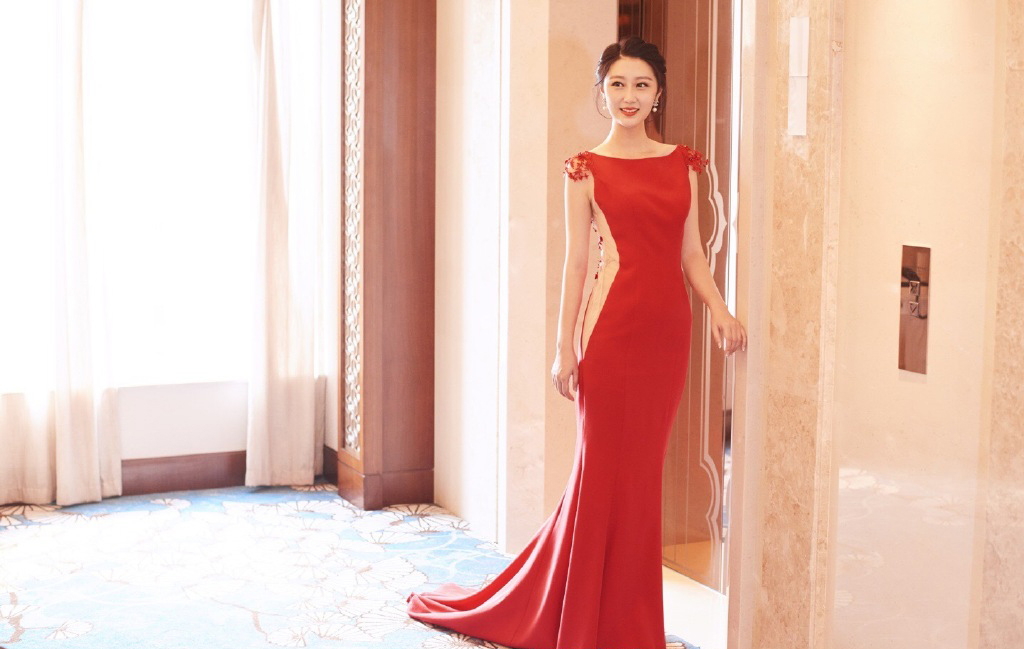 楚月红裙优雅写真图片