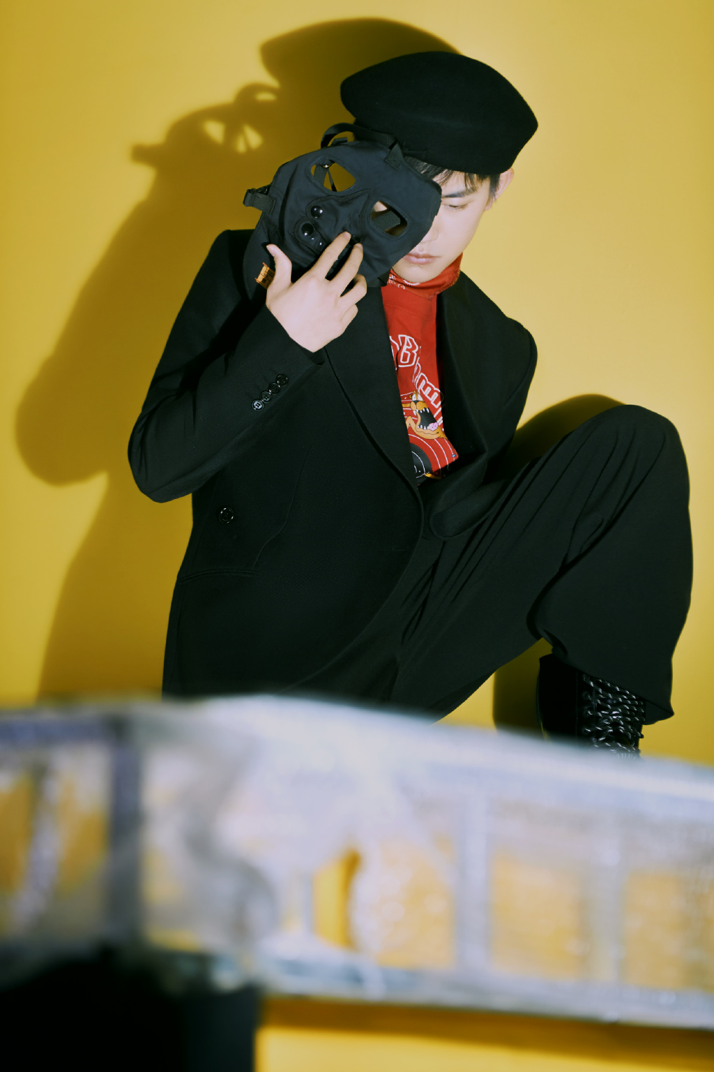 TFBOYS易烊千玺复古帅气写真图片