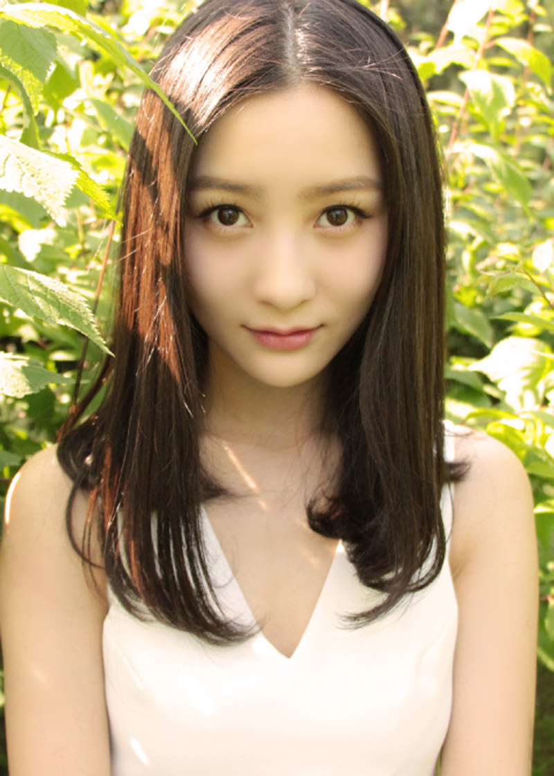 张维娜清新可爱户外写真图片