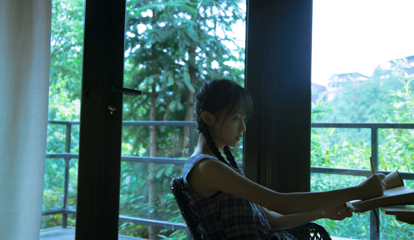吴佳怡麻花辫日系写真图片