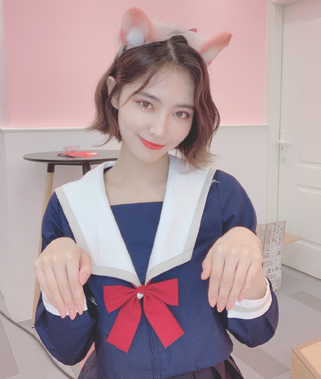 SNH48许佳琪制服秀甜美性感图片