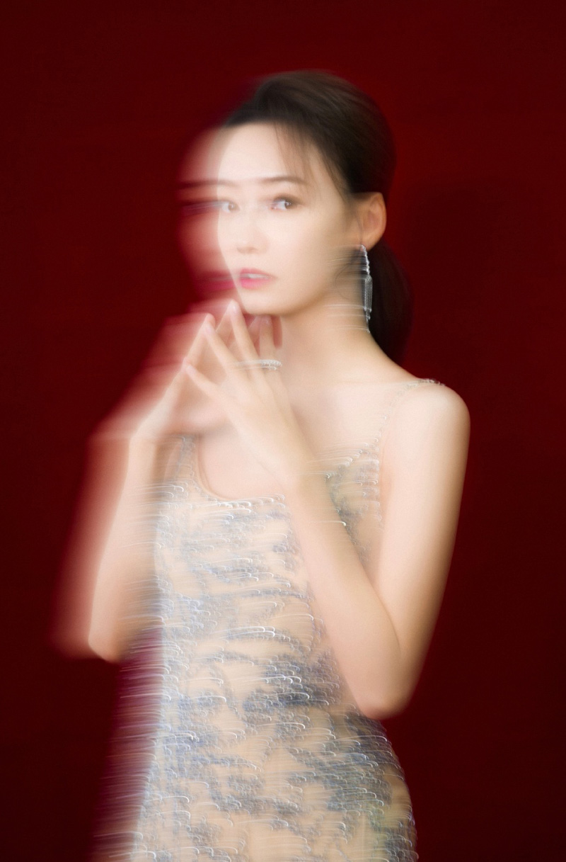 林源优雅性感活动写真图片