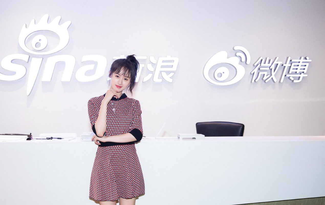 袁冰妍甜美元气活动照图片