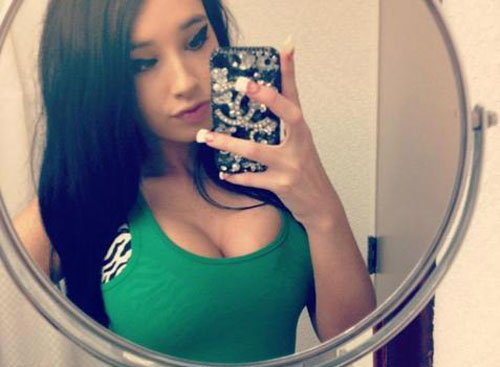 大胸性感美女自拍照片