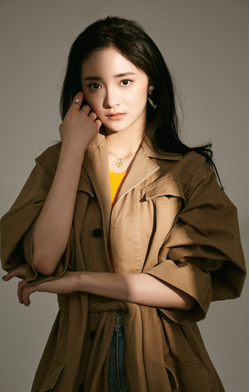 周洁琼休闲率性时尚写真图片