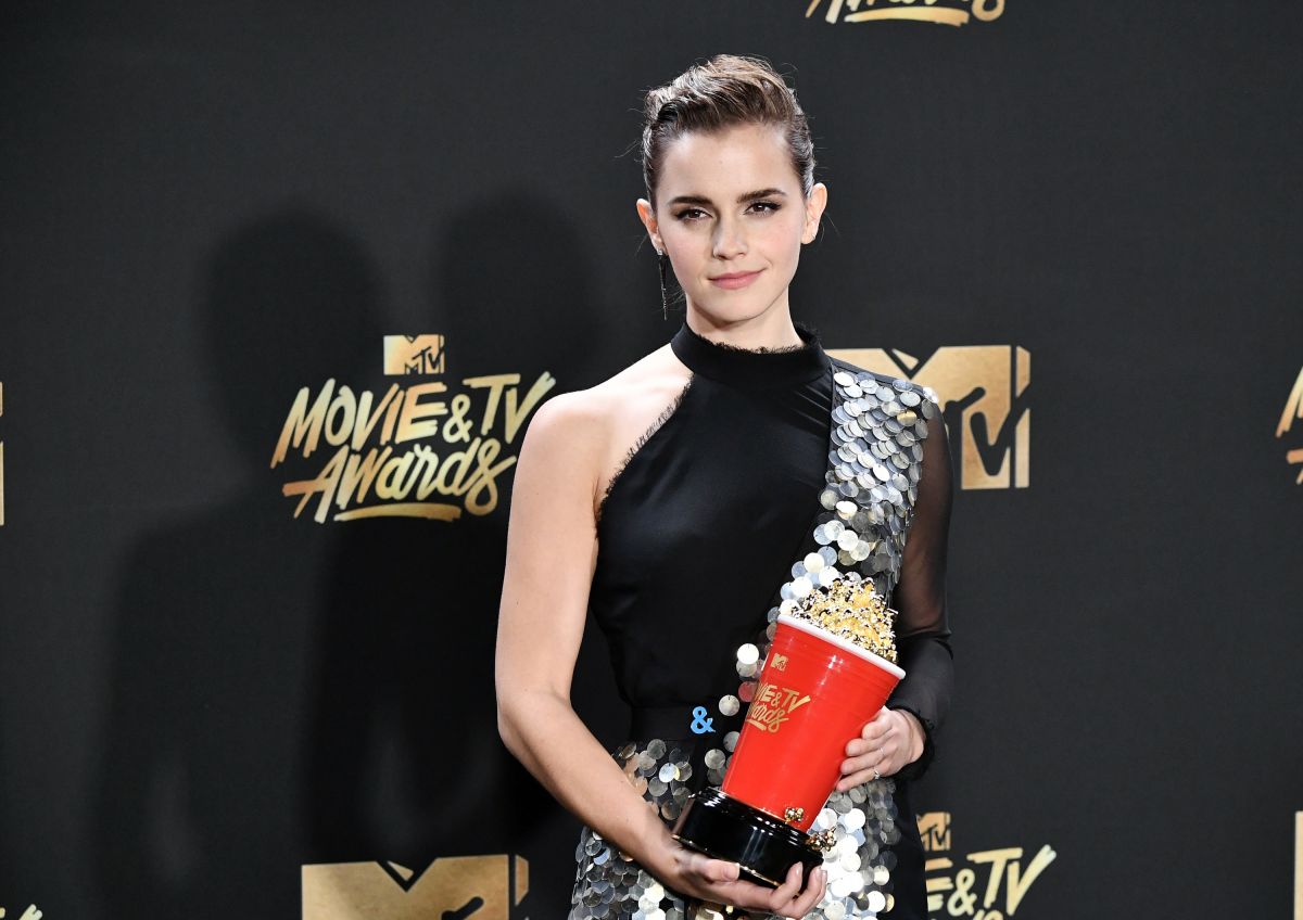 艾玛·沃特森获得2017洛杉矶电影电视大奖现场图片