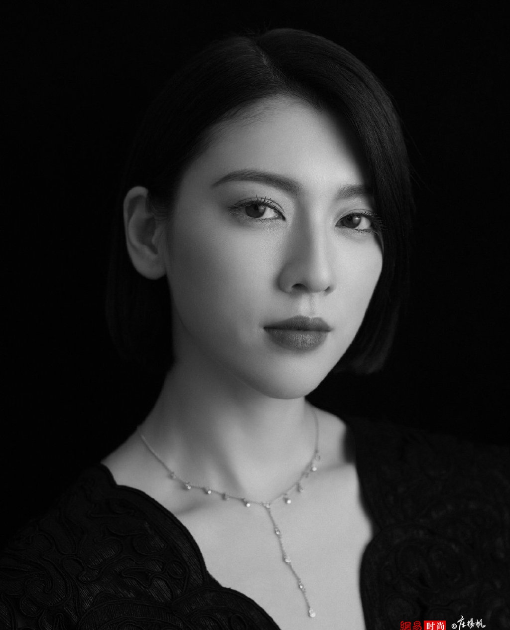 三吉彩花时尚甜酷写真图片