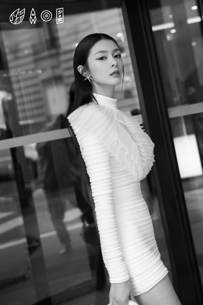 傅菁巴黎时装周性感写真图片