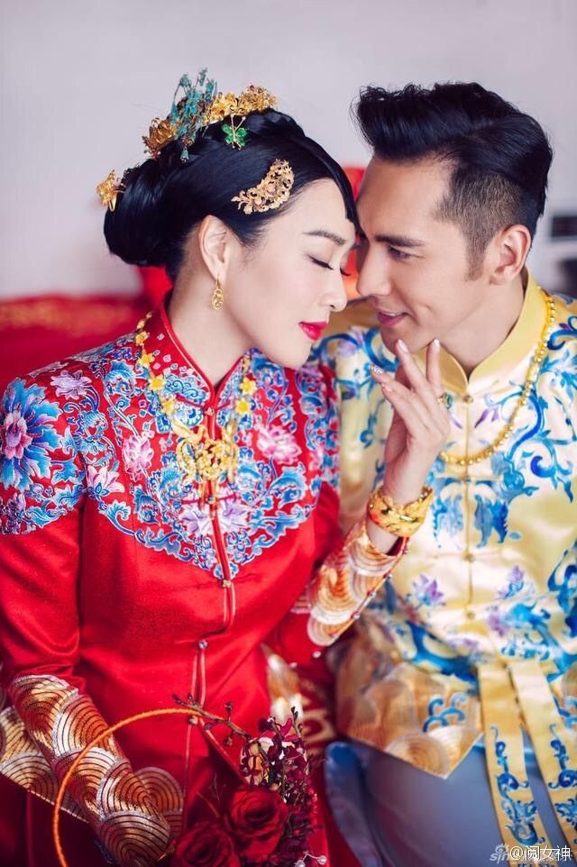 钟丽缇张伦硕婚礼甜蜜中式婚纱照图片