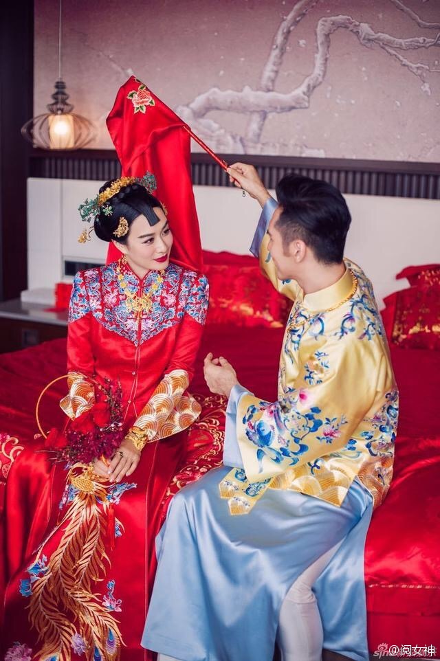 钟丽缇张伦硕婚礼甜蜜中式婚纱照图片