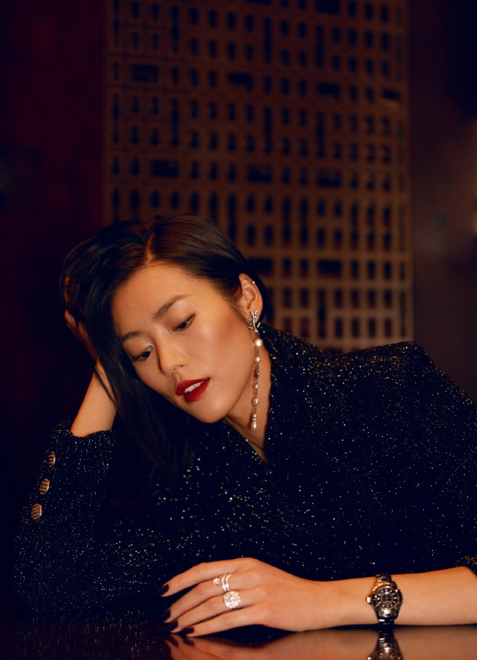 刘雯芭莎明星慈善夜优雅性感写真图片