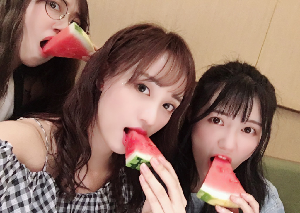 SNH48黄婷婷格子裙清新甜美图片