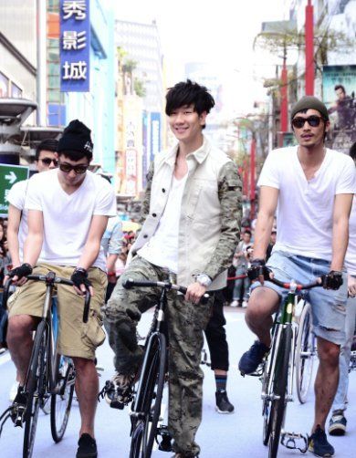 林俊杰台北携型男团骑单车开场图片