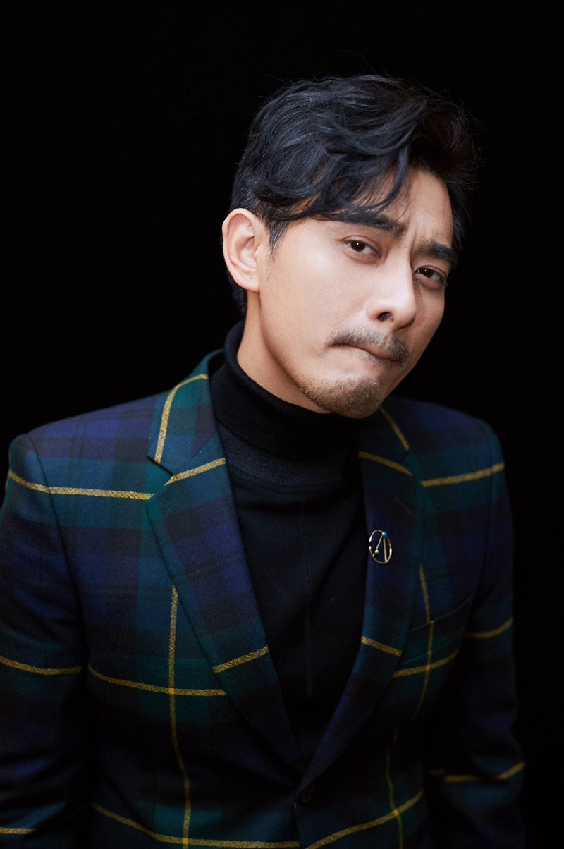 陈龙格子西装魅力有型写真图片
