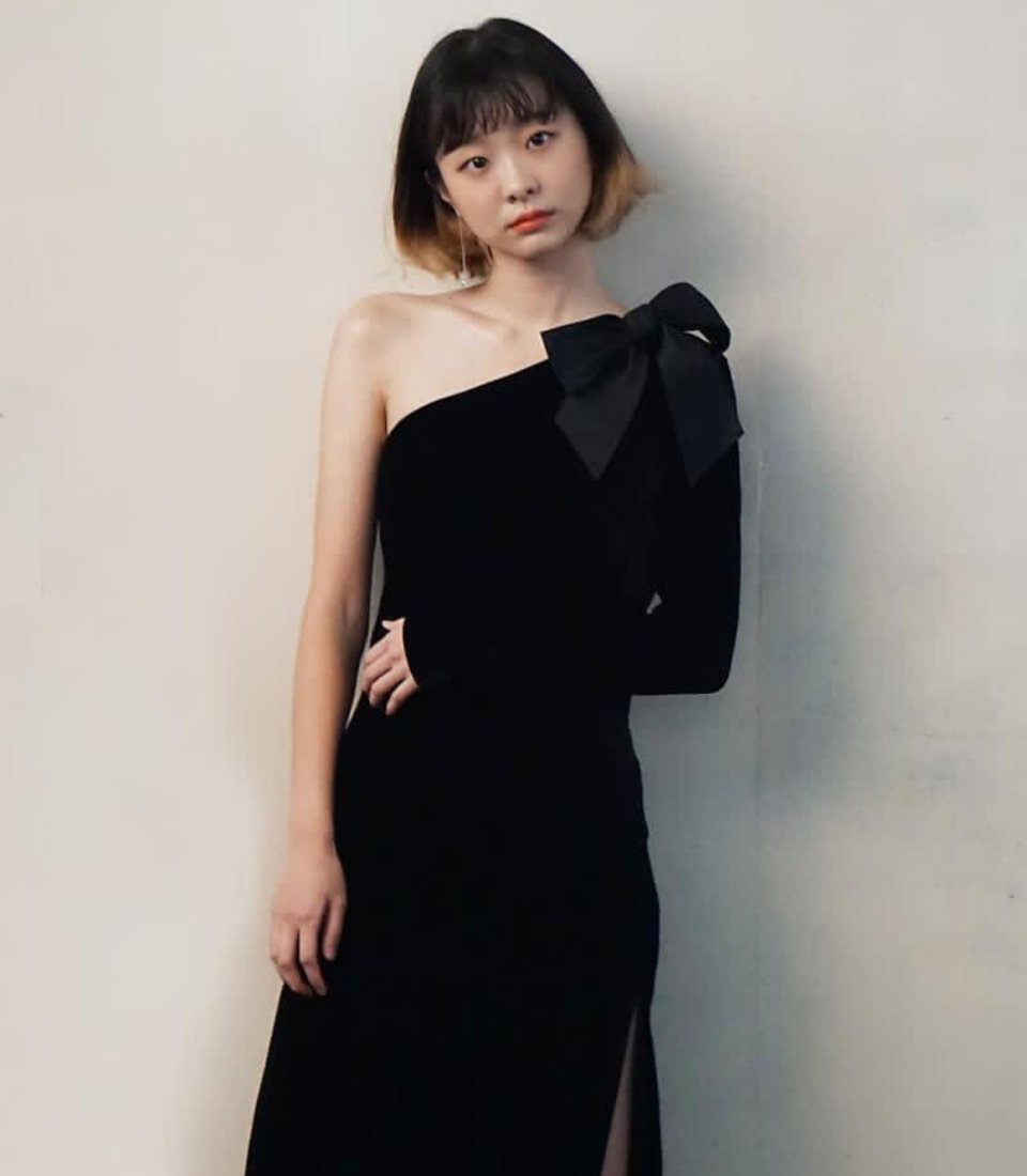 金多美黑色礼服高冷图片