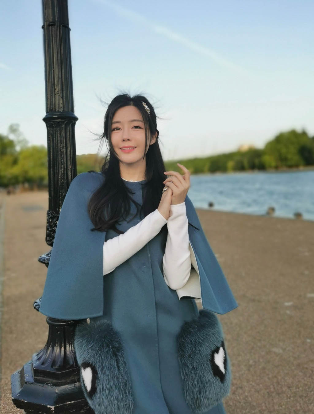 汤晶媚性感优雅旅拍图片
