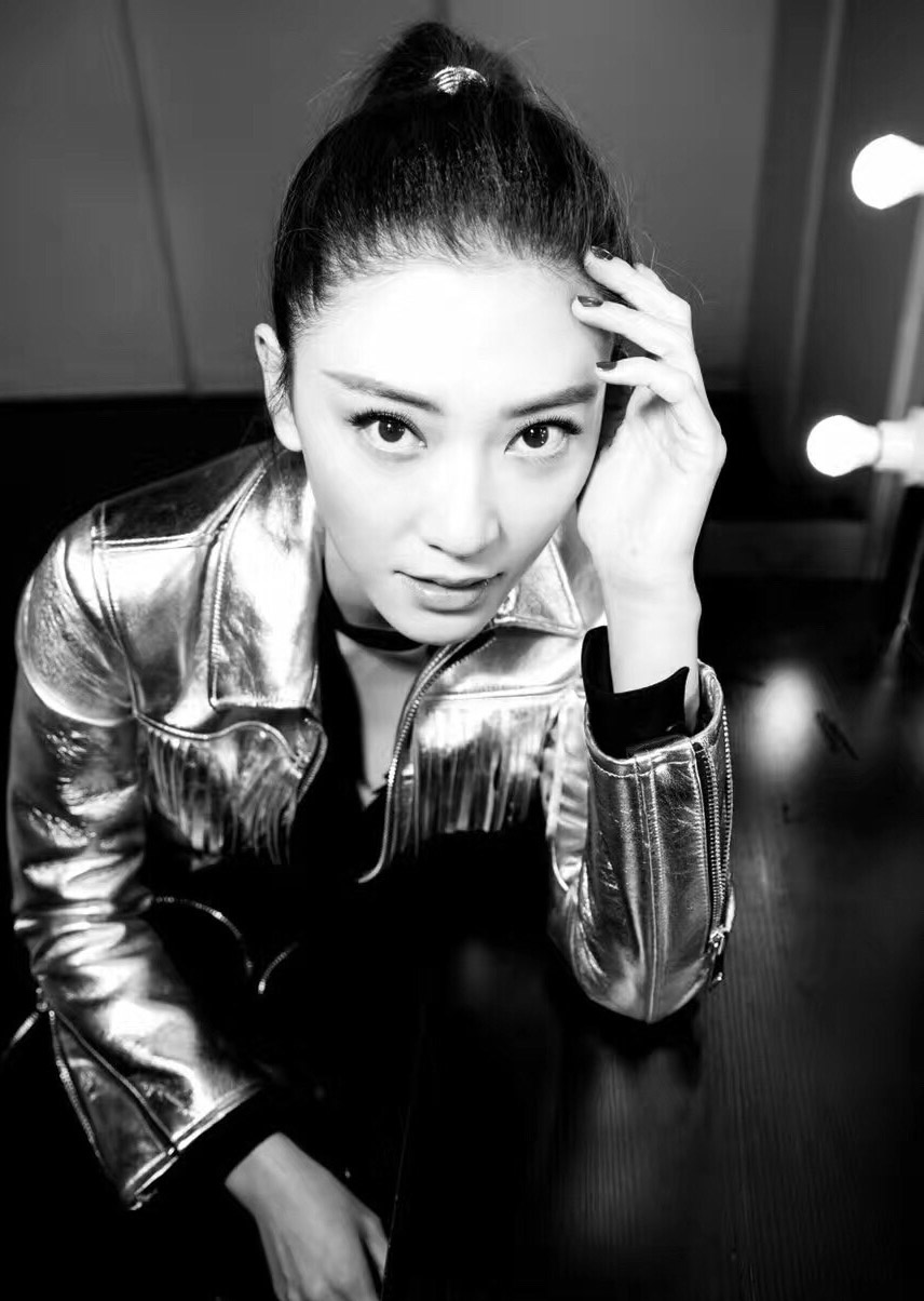 应采儿图片   应采儿性感写真图片