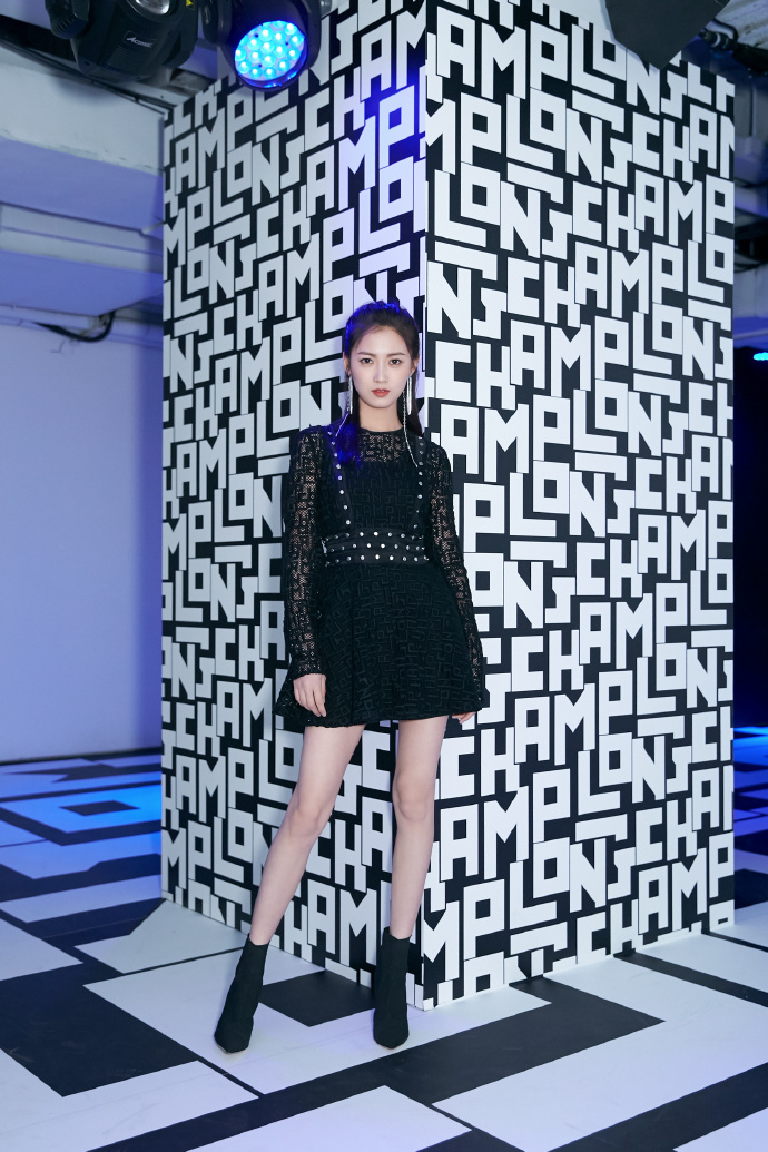 陈钰琪酷感甜美活动写真图片
