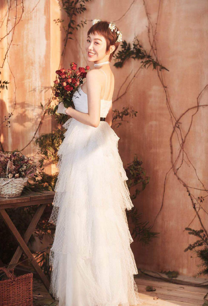 姜妍优雅唯美婚纱写真图片