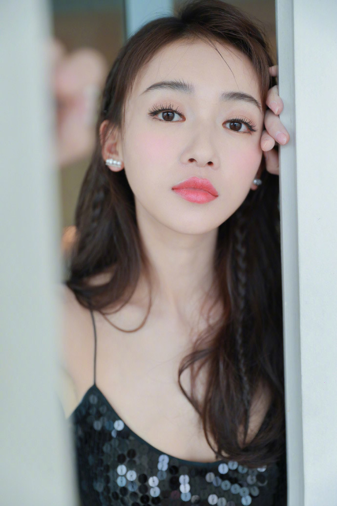 吴谨言新加坡红星大奖写真图片