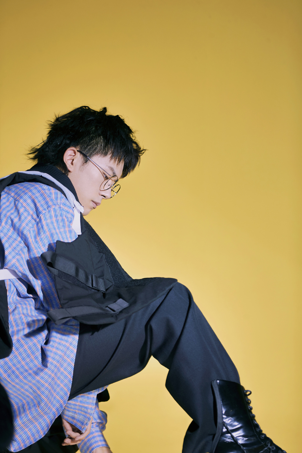 TFBOYS易烊千玺复古帅气写真图片