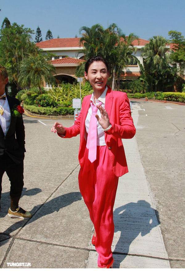辣妈张柏芝携两个儿子喜庆亮相