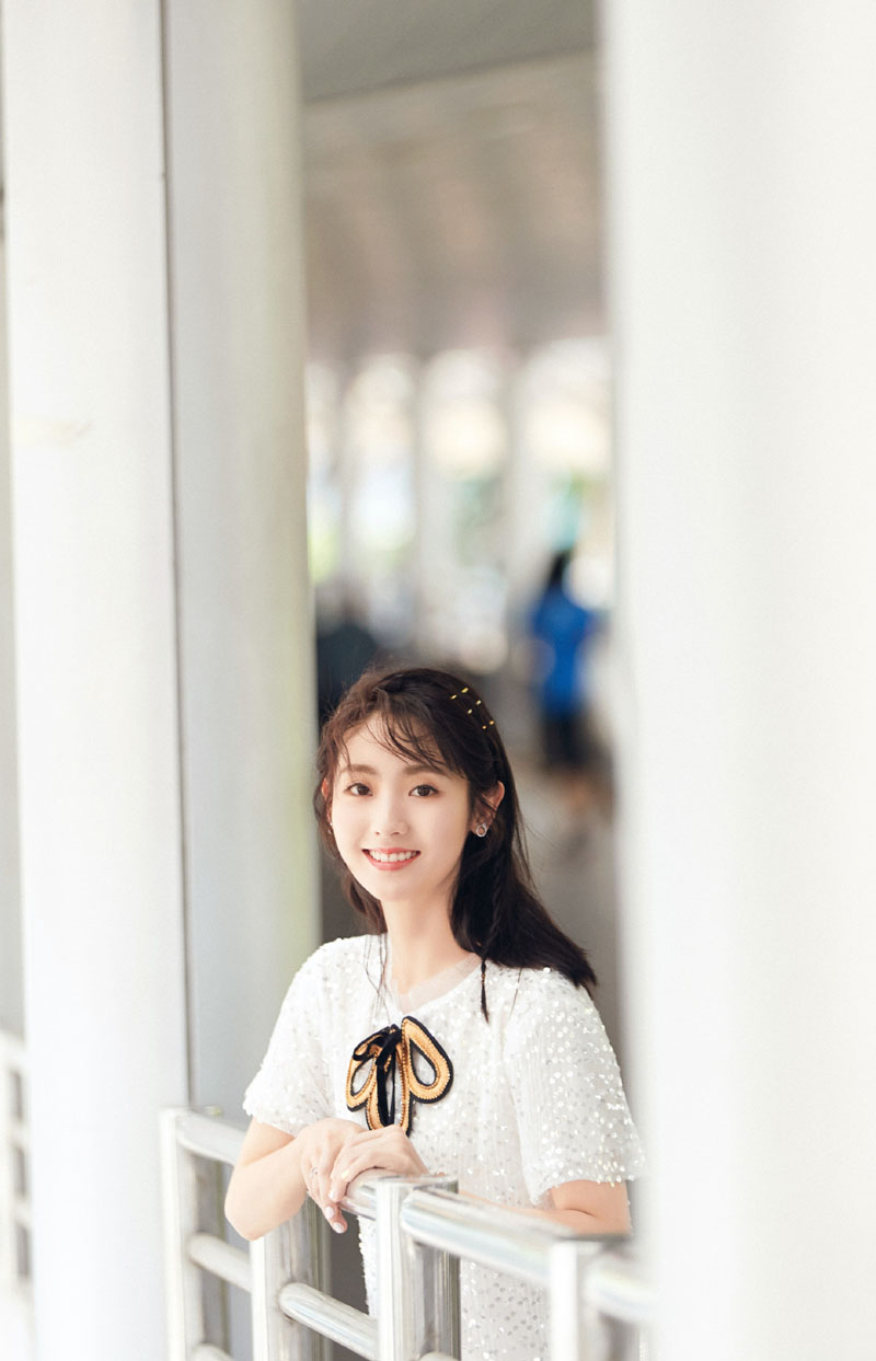 邢菲甜美娇俏时尚写真图片