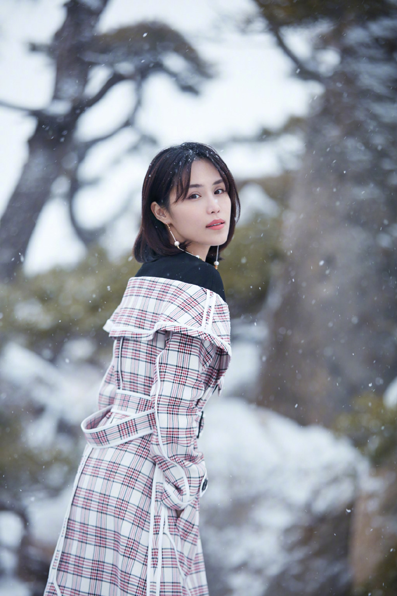 韩丹彤唯美气质雪景照图片