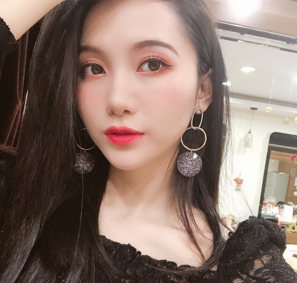 SNH48陆婷甜美自拍照图片