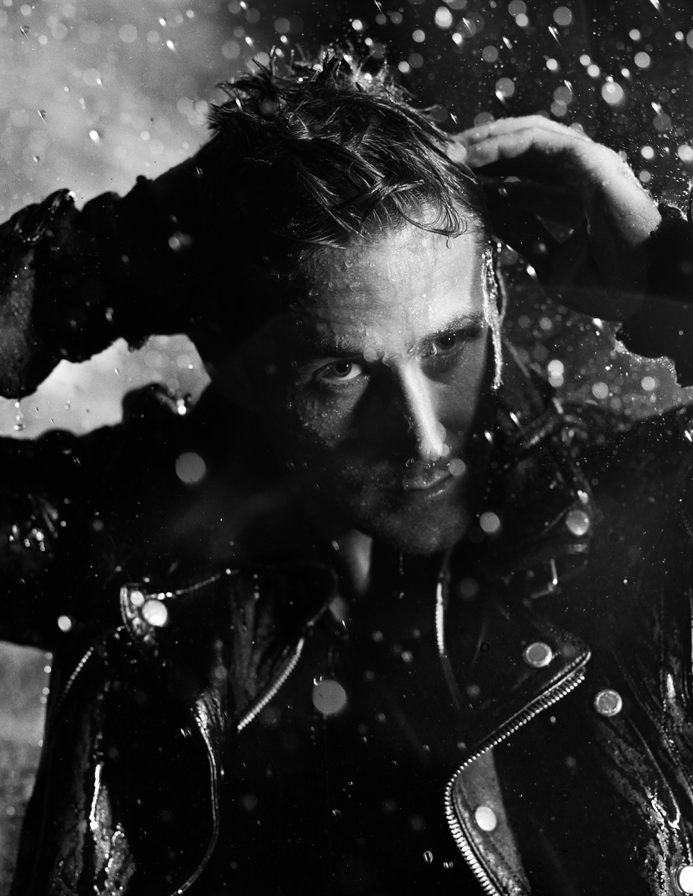 瑞恩·高斯林雨下个性帅气图片