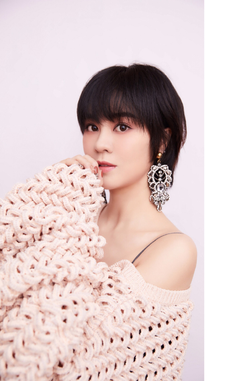 郁可唯图片   郁可唯性感露肩写真图片