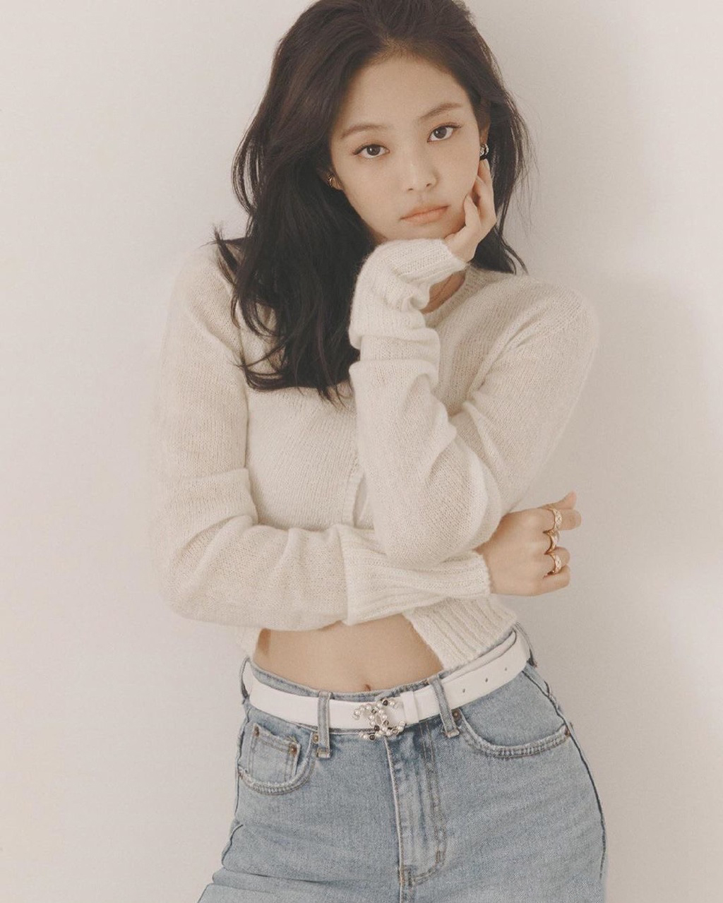 Jennie慵懒妩媚杂志大片写真图片