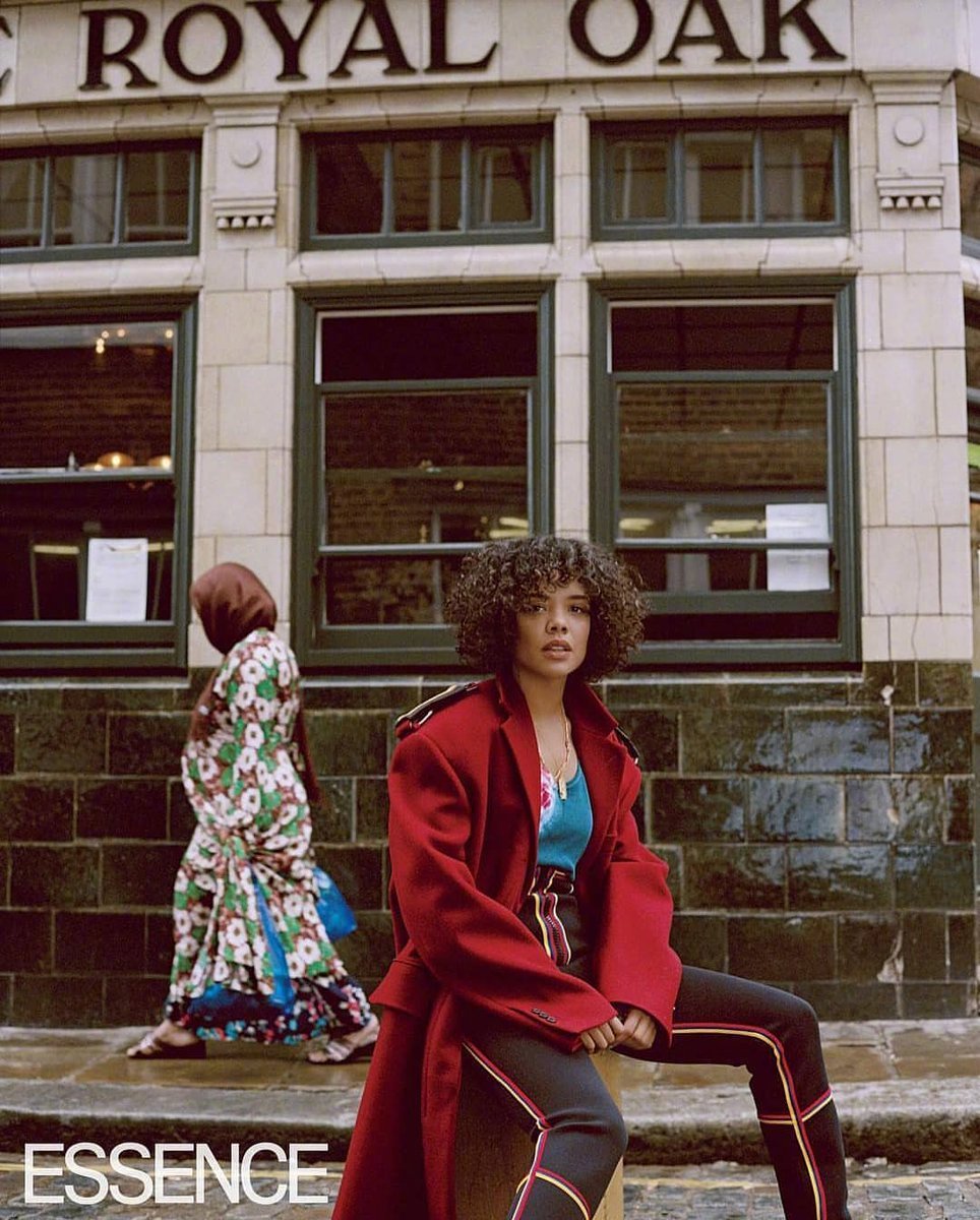 “女武神”泰莎·汤普森时尚杂志街拍写真图片