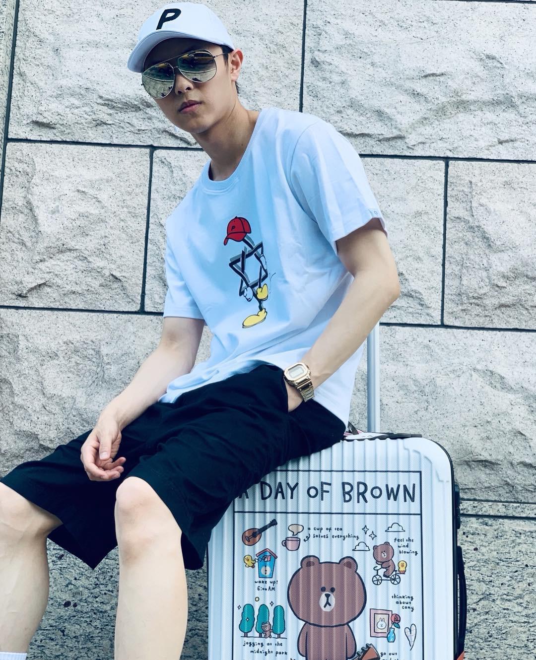 邱胜翊图片 邱胜翊街拍图片