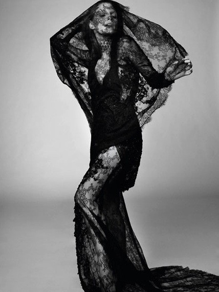 杰西卡·查斯坦性感黑礼服写真图片