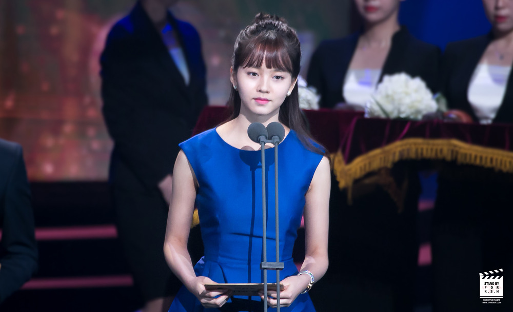 第51届韩国电影大钟奖颁奖图片整理 金所炫身穿蓝色小礼服
