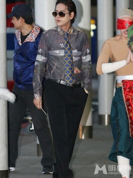 曺圭贤图片SuperJunior八周年机场惊喜服装 震惊了
