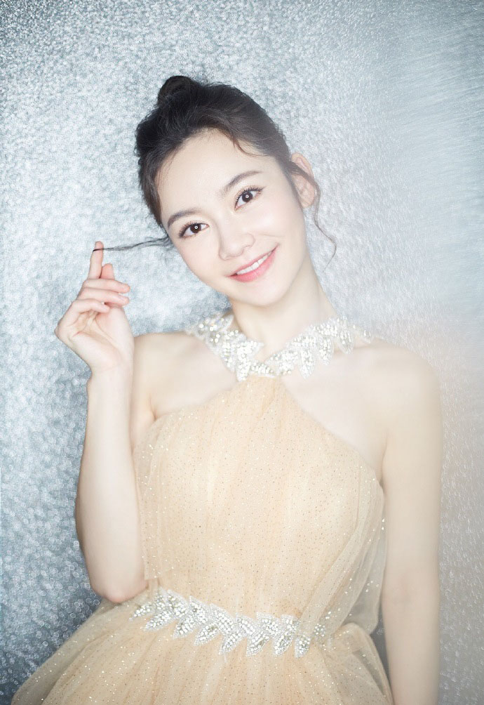 罗米蕾丝薄纱长裙性感俏皮写真图片