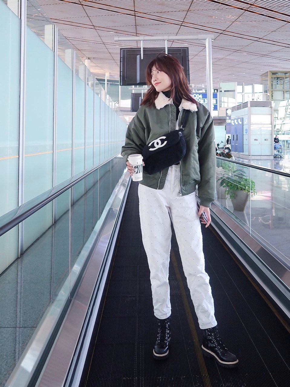 李斯羽清秀时尚机场图片