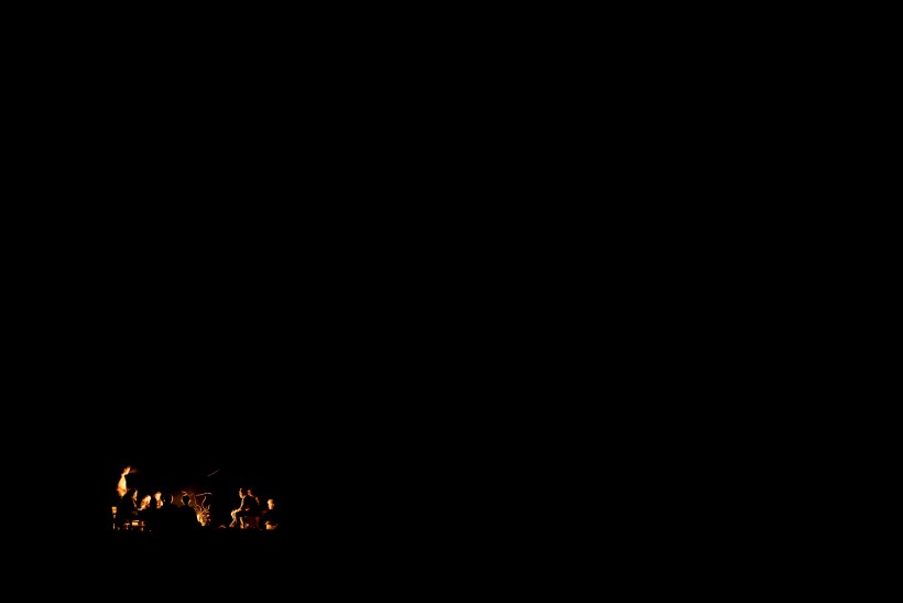 黑夜里的篝火图片(13张)