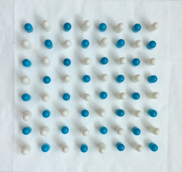 蓝白色相间的胶囊图片(10张)