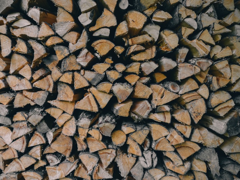 堆在一起的木材图片(14张)