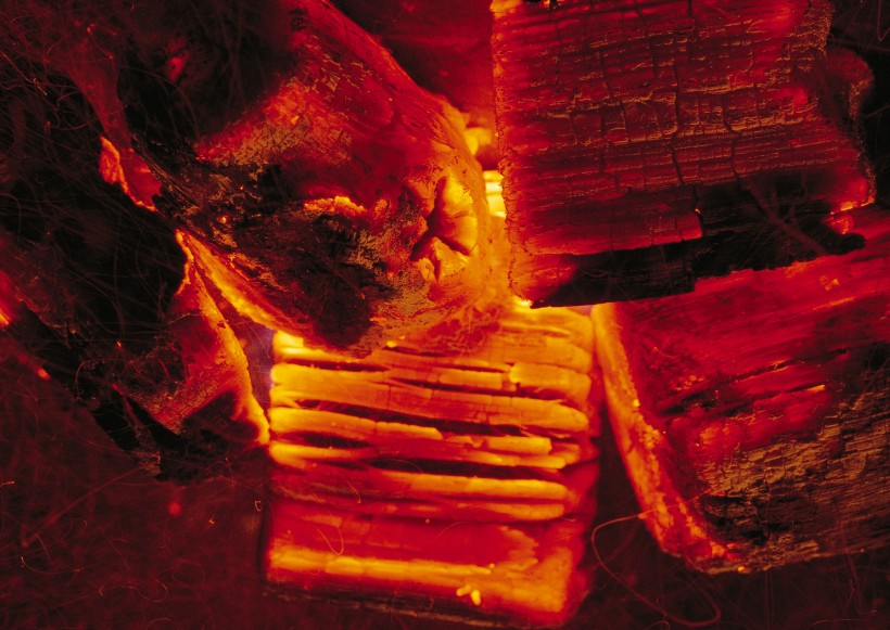 燃烧中的木块图片(10张)