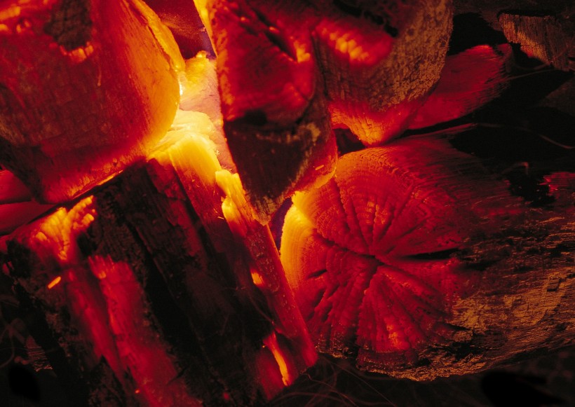 燃烧中的木块图片(10张)