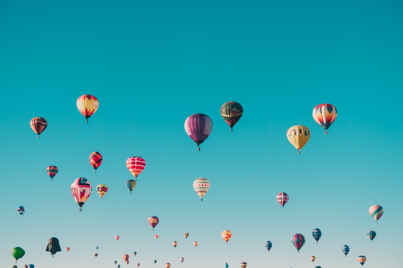 飞上天的热气球图片(9张)