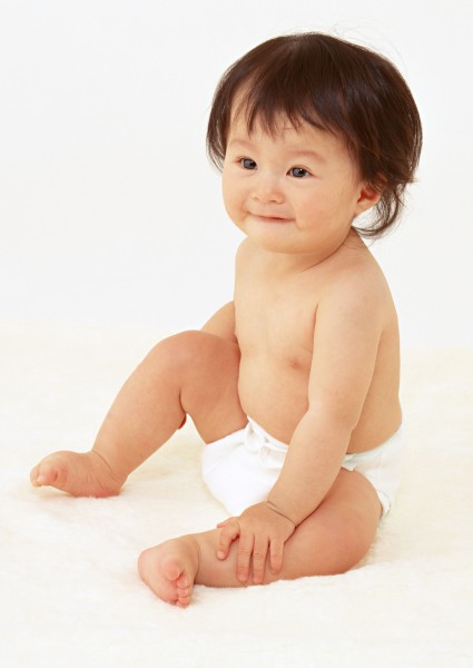 婴儿宝宝各种姿势全身照图片(16张)