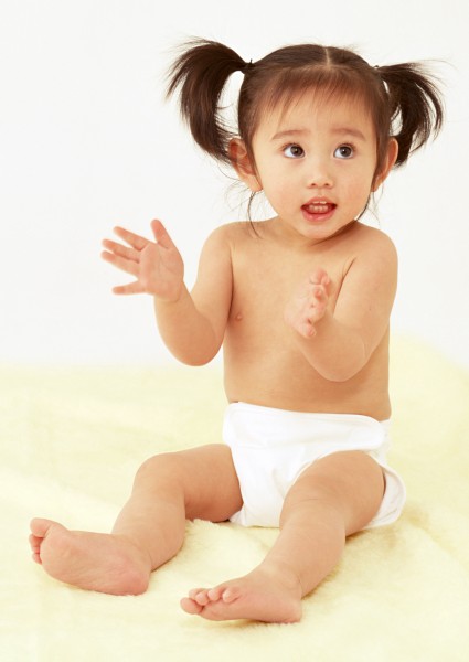 婴儿宝宝各种姿势全身照图片(16张)