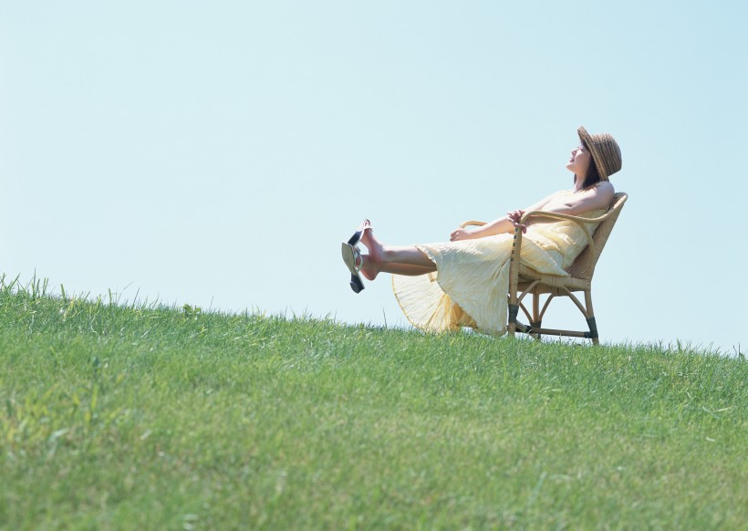 草地放松休闲女性图片(28张)