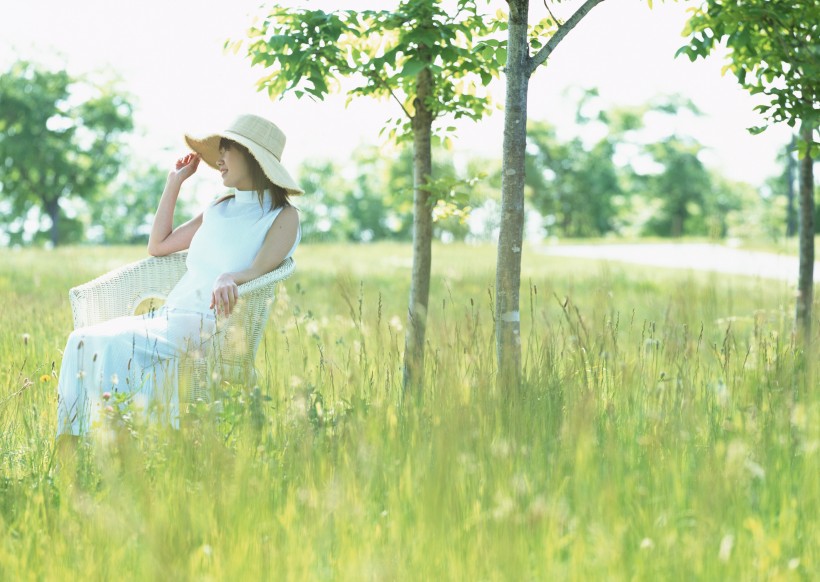 草地放松休闲女性图片(28张)