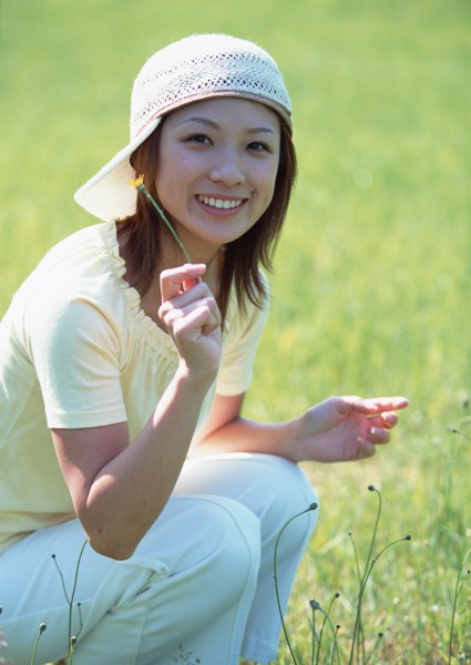 草地放松休闲女性图片(28张)